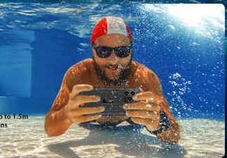 Teléfono con fotografía submarina